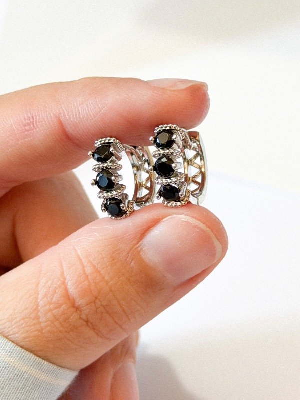 Producto - Argolla tres cubic negro-acero quirúrgico