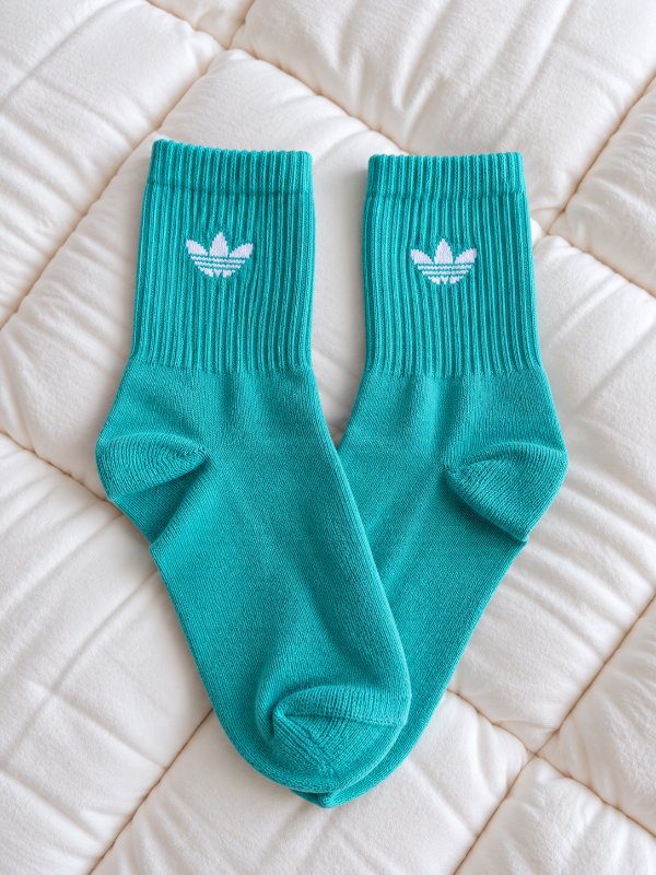 Producto - Adidas turquesa logo chico CLASICAS