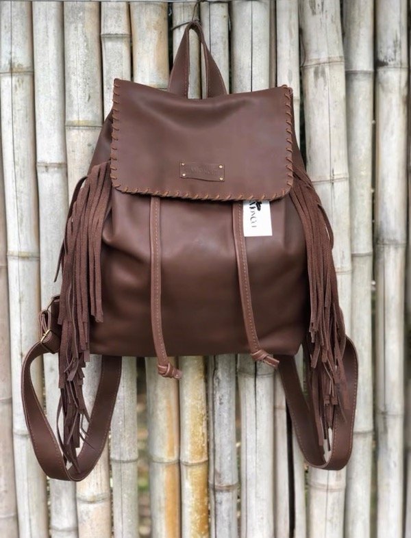 Producto - Mochila en cuero vacuno con flecos