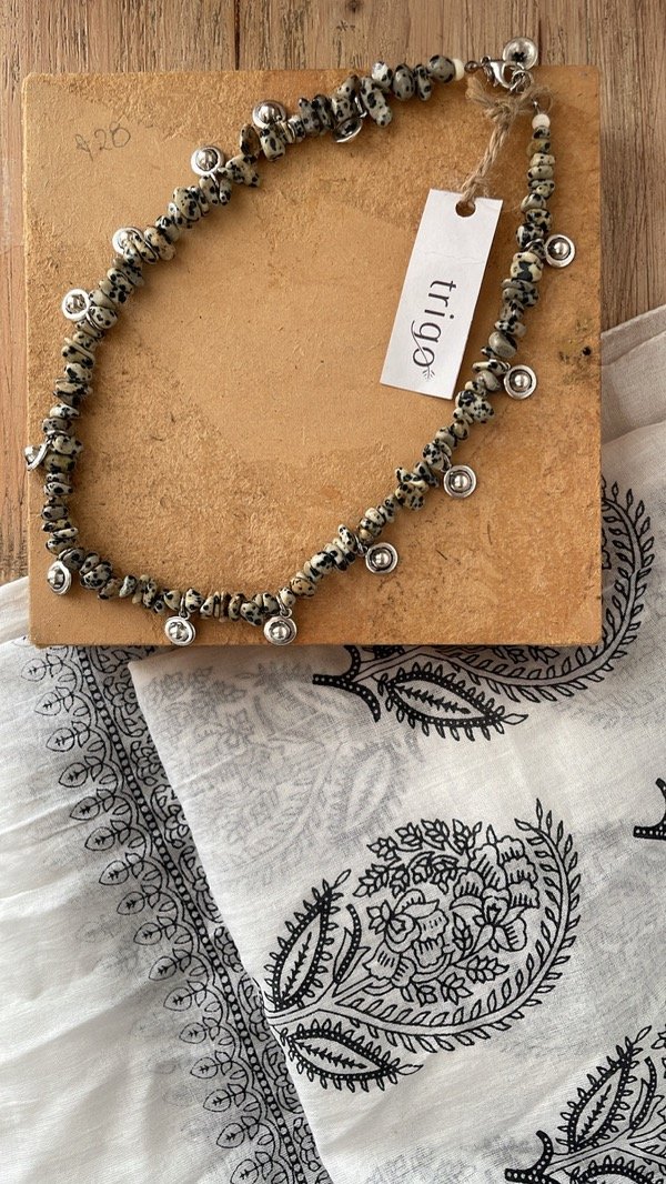 Producto - Collar jaspe dálmata con chapitas