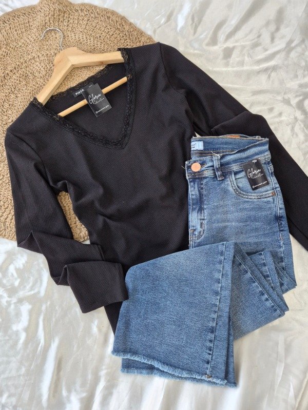 Producto - REMERA V BLACK