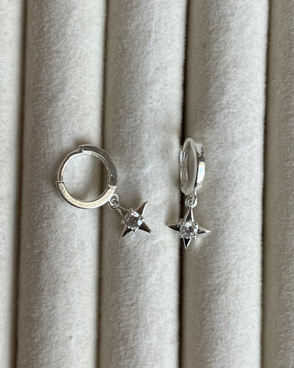 Producto - Argollas con dije estrella y circonia plateadas 1cmd