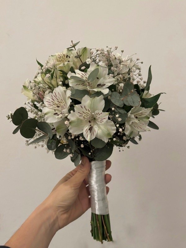 Producto - Ramo de novia: flores frescas con alstroemeria y freesias