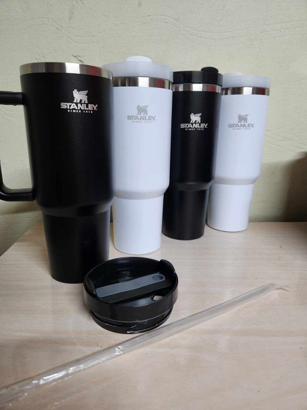 Producto - Quencher 1.2Lts Simil Stanley excelente calidad PREMIUM