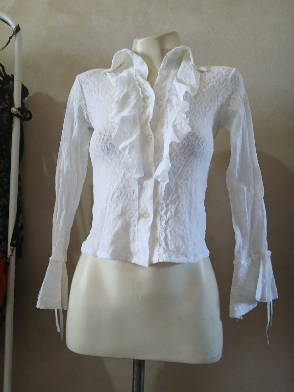 Producto - Camisa blanca de encaje con volados