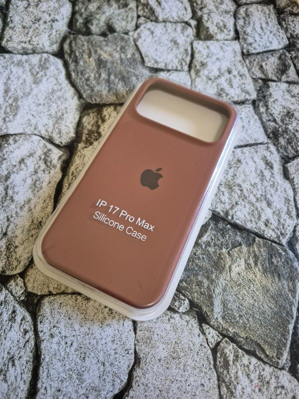 Producto - Funda silicone case logo Iphone 17 Pro Max marrón