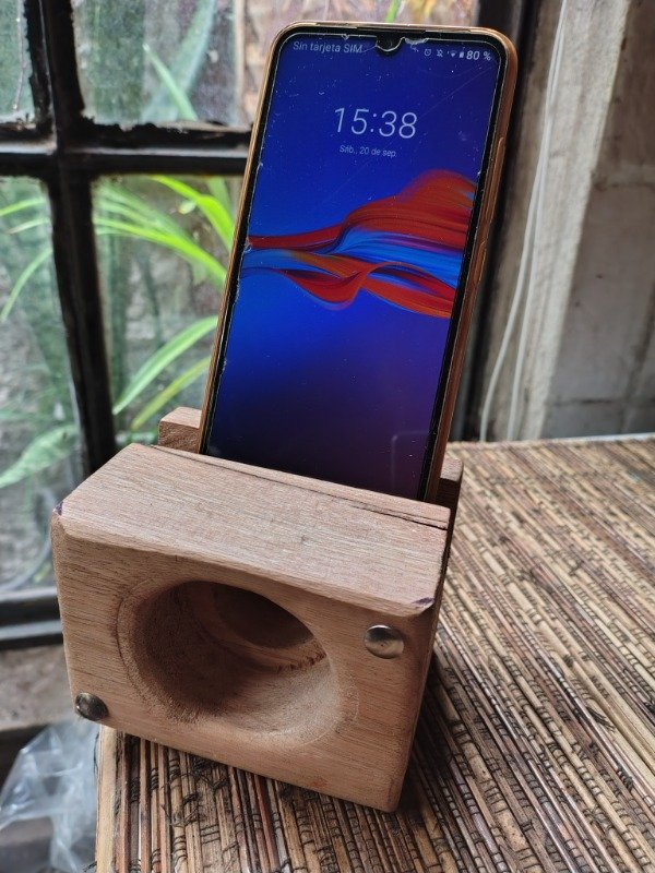 Producto - Porta celular y amplificador artesanal
