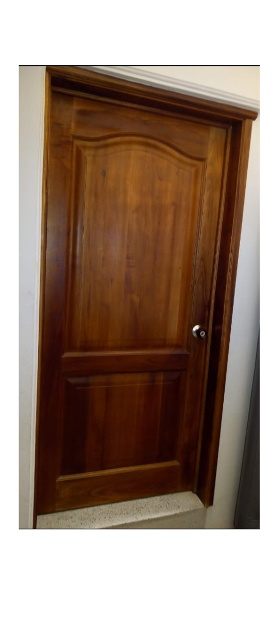 Producto - Puerta en madera natural