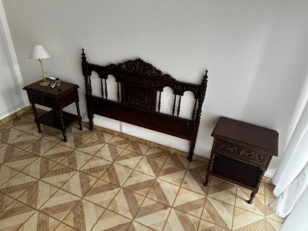 Producto - RESPALDO CEDRO 137x104 C/ DOS MESAS DE LUZ #13005 - 1