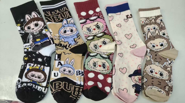 Producto - LW1-0014 MEDIA CAÑA CON DIBUJO DE LABUBU