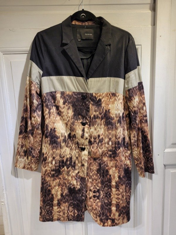 Producto - Blazer DESIDERATA negro estampado salmon/beige largo- Talle M- PRECIO: 90X