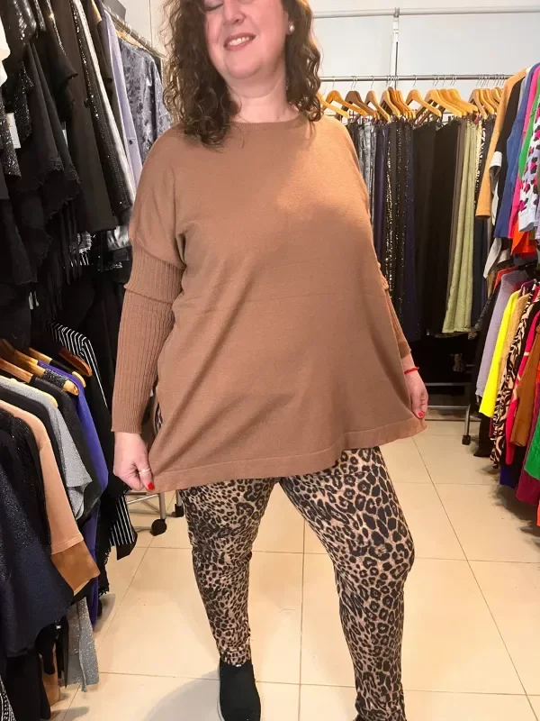 Producto - Sweaters Cuello Redondo Lisos Oversize Amplios Moca TF 34.000