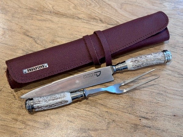 Producto - 078 - Set Parrillero / Trinchar DAGGER Ciervo y Alpaca - Paño