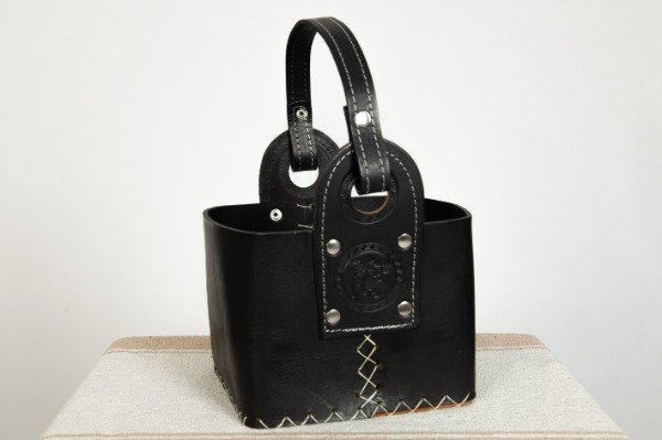 Producto - CANASTA MATERA NEGRA DE CUERO