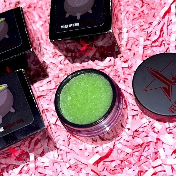 Producto - Jeffree Star - Velour Scrub - Brujas Brew DETALLE EN TAPA