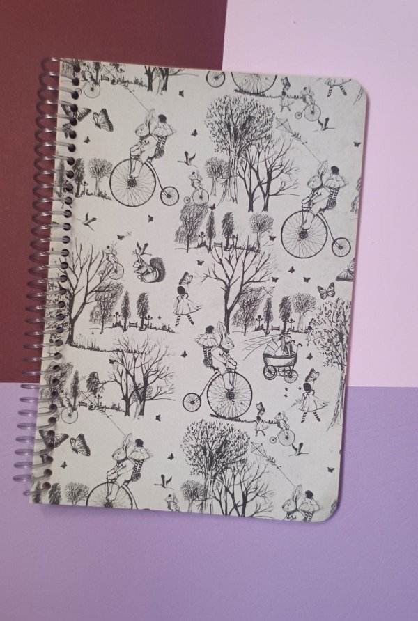 Producto - Cuaderno  conejo en bicicleta