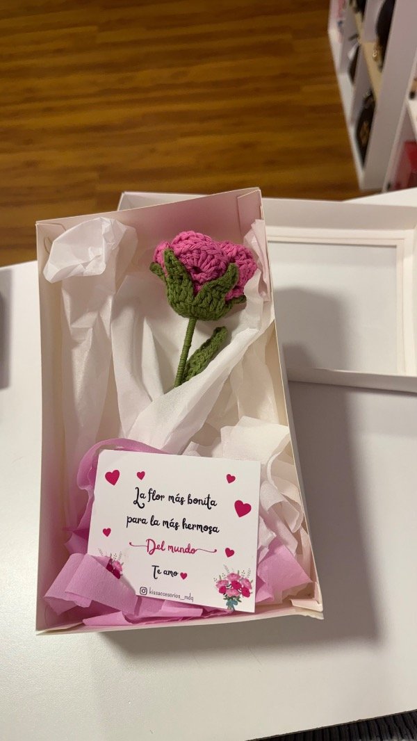 Producto - Box con rosa tejida - no incluye accesorio, debes elegirlo a parte - 1