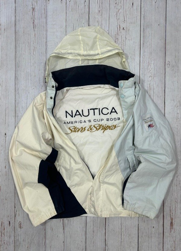 Producto - NAUTICA REVERSIBLE BIG LOGO TRICOLOR 90s