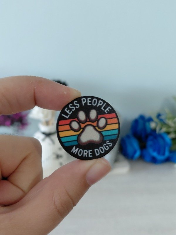 Producto - Pin metalizado - Less people, more dogs #1710