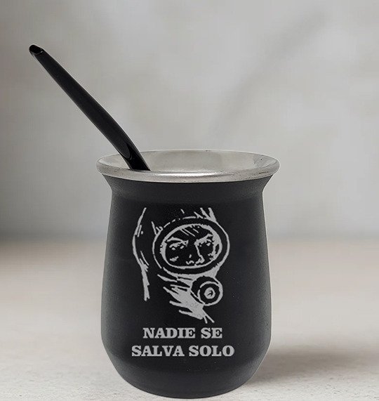 Producto - Mate De Acero Simil Stanley Con Bombilla Eternauta nadie se salva solo