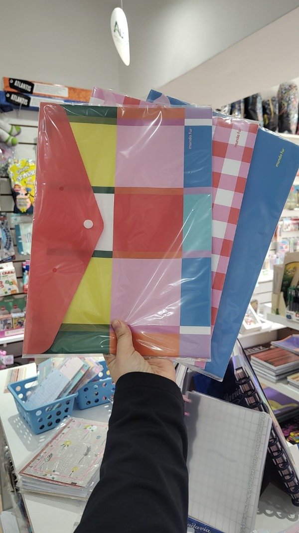 Producto - SOBRE A4 CON BROCHE FW