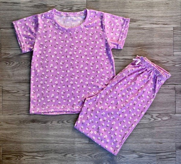 Producto - pijama media estacion dama lila con flores blancas