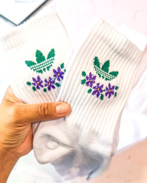 Producto - MEDIAS 3/4 ALGODÓN AD LOGO VERDE CON FLORES LILA