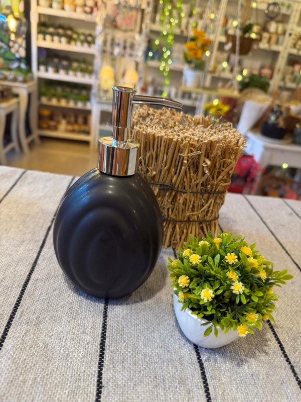 Producto - Dispenser oval negro - (Efectivo: 11.120)