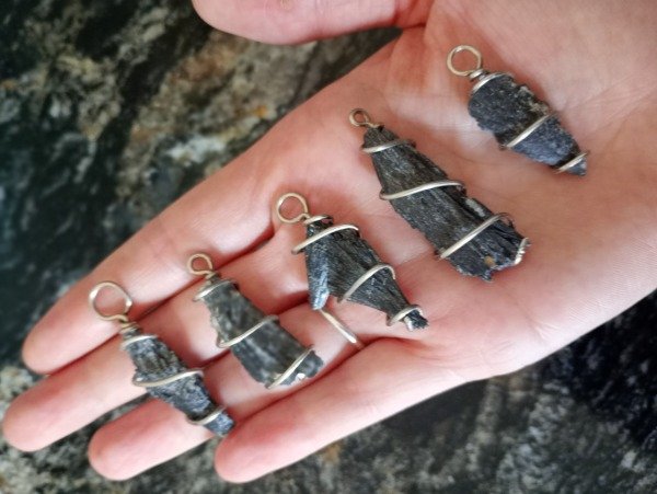 Producto - Nudo de Bruja/Cianita Negra