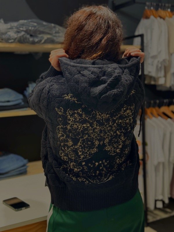 Producto - Campera tejida bordada Negra