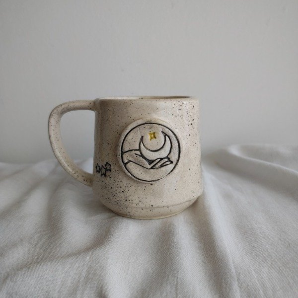 Producto - Taza QKI "Luna Nueva" - Magia y serenidad en tu pausa