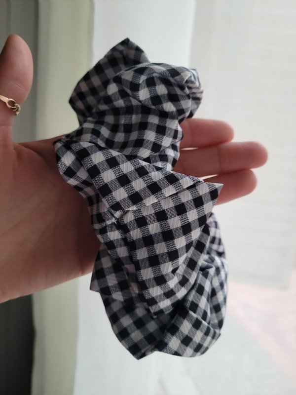Producto - Scrunchie cuadrilla blanco y negro