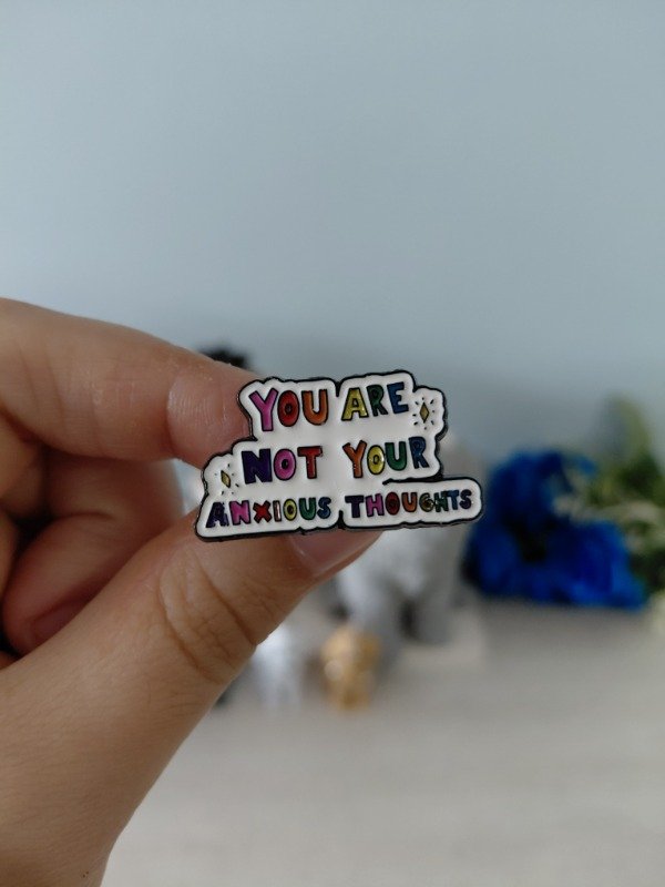 Producto - Pin metalizado - You are not your anxious thoughts #2585