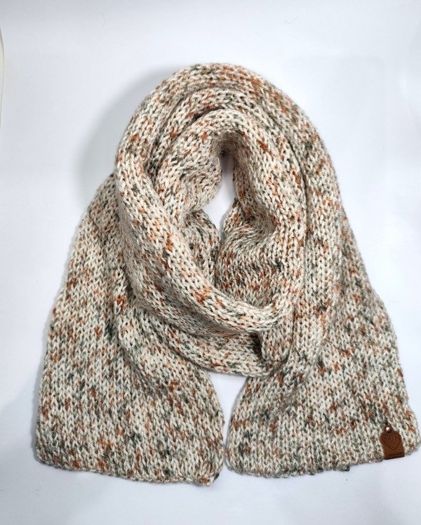 Producto - Bufanda larga color beige con delicados matices en tonos terracota y verde