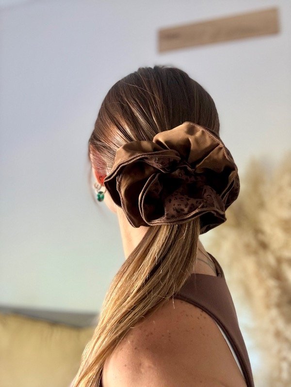 Producto - Scrunchie print choco