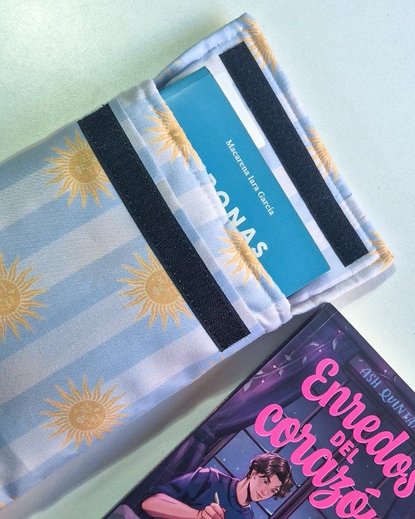 Producto - Funda para libros mediana Sol de Mayo IMPERMEABLE - 1