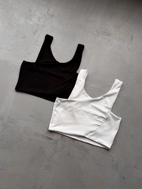 Producto - Top cruzado - Blanco y negro