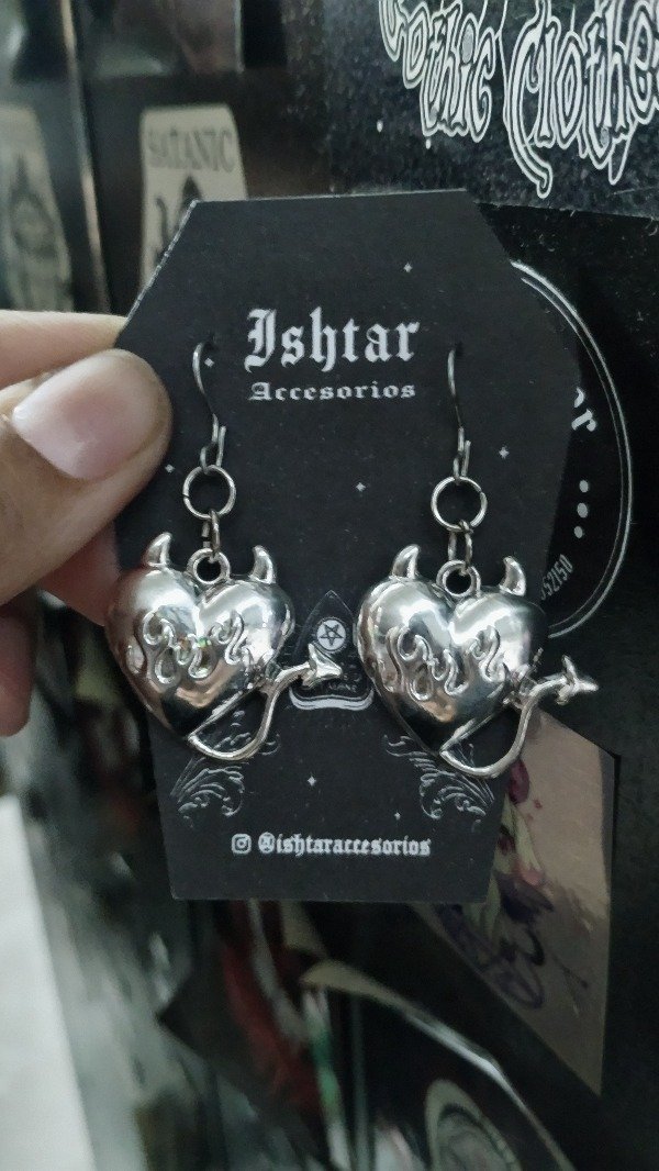 Producto - Aros corazón diablo
