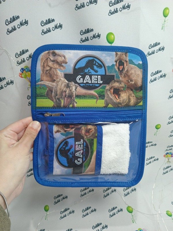Producto - SET DE HIGIENE ESTUCHE MAS TOALLA 20X30 PERSONALIZADO