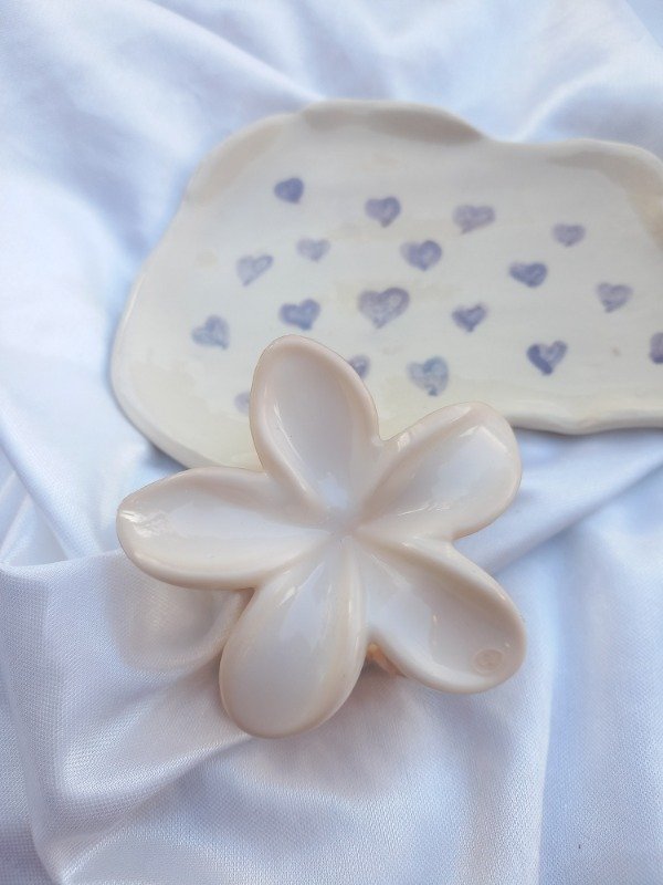 Producto - broche flor liso (beige)
