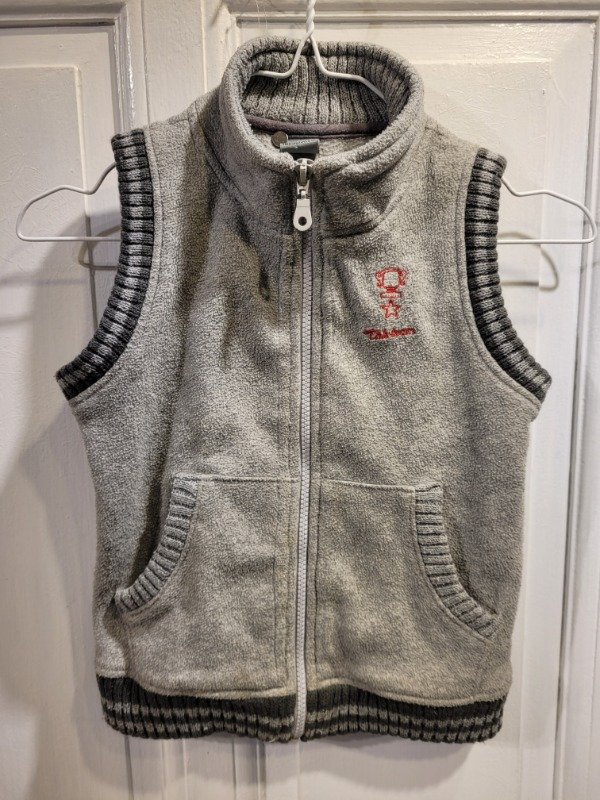 Producto - Chaleco CHEEKY polar gris Talle 4 años - PRECIO: 12X