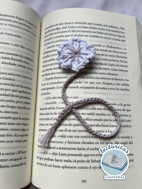 Producto - Marca páginas de sakura a crochet