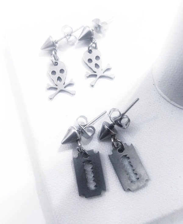 Producto - Aritos Calavera y Gillette por par