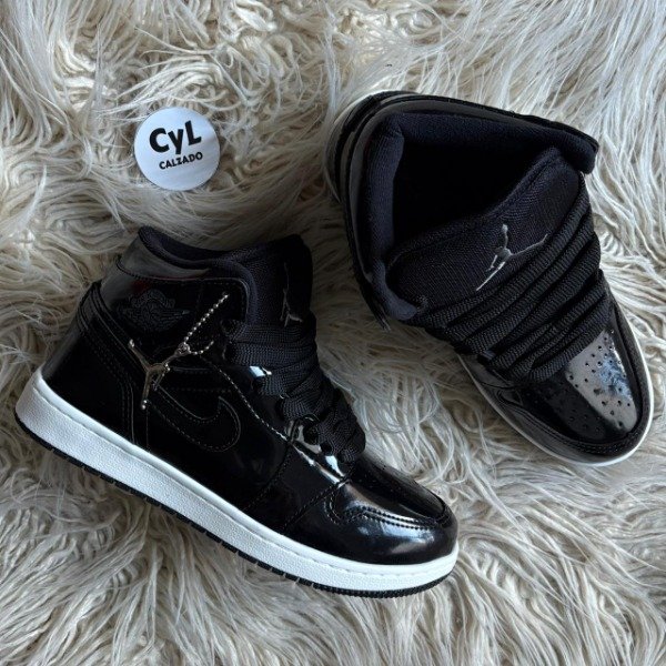 Producto - Jordan Botita Charol Negro