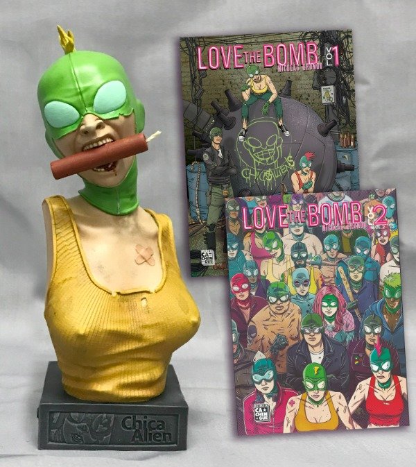 Producto - Busto CHICA ALIEN + Love th Bomb Vol 1 y 2!