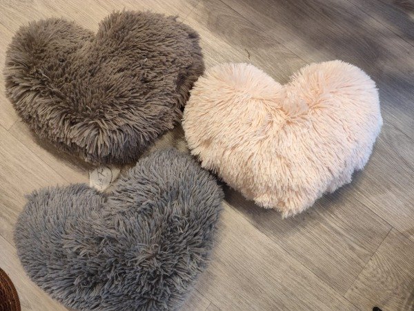 Producto - Almohadón corazon piel