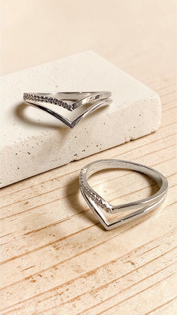Producto - Anillo de Plata 925 "V" doble con linea de cubics