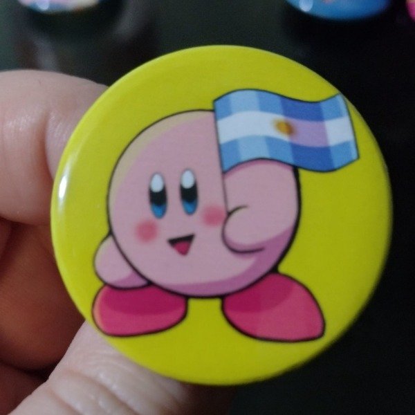 Producto - Pin Kirby con banderita argentina
