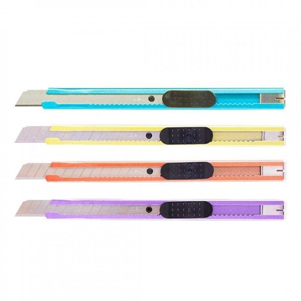 Producto - CUTTER DELI METALIZADO 8MM
