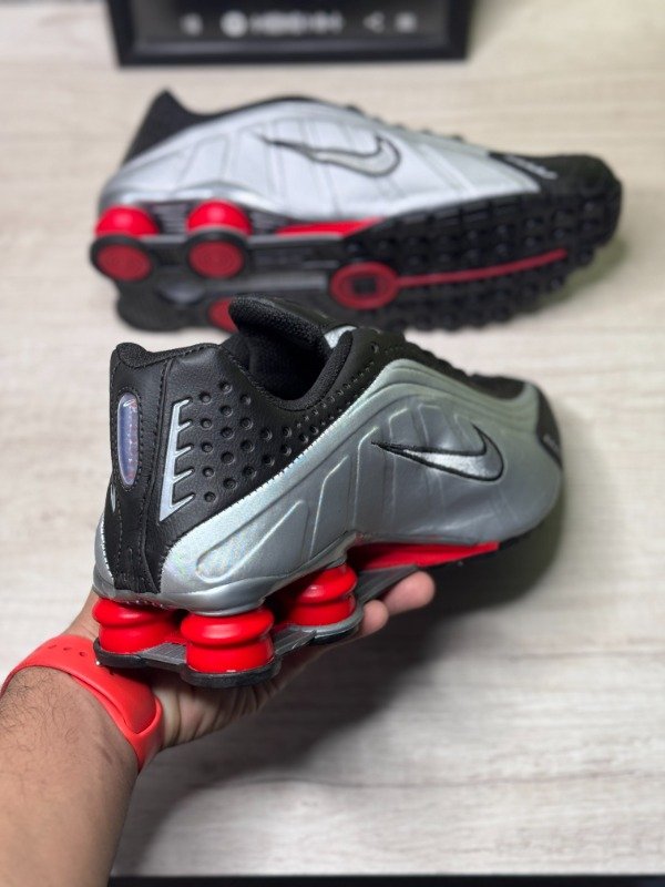 Producto - Nike Shox R4 Plateado - 3